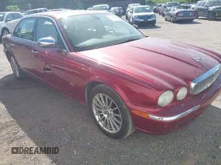 2007 Jaguar XJ 8 LWB z VIN SAJWA79B37SH18360, wystawiony jako IAAI lot #42187460 z przebiegiem Nie podano mil oraz . Historia ofert i sprzedaży dostępna na DreamBid. Obrazek 1.