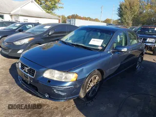 2007 Volvo S60 2.5L Turbo with VIN YV1RH592272620102, listed as a IAAI auction lot 40651625 with 171,229 mi miles. Bid and sale history available at carsss.com. Image 2.
