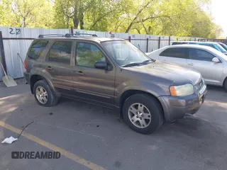 2003 Ford Escape Limited with VIN 1FMCU94173KB02067, listed as a IAAI auction lot 42088659 with 236,209 mi miles. Bid and sale history available at carsss.com. Image 1.
