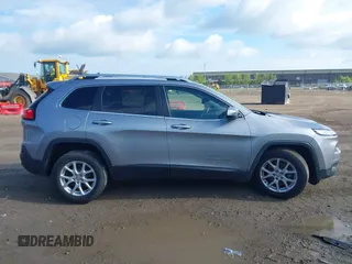2014 Jeep Cherokee Latitude z VIN 1C4PJMCSXEW294950, wystawiony jako IAAI lot #42179152 z przebiegiem 105 796 mil mil oraz . Historia ofert i sprzedaży dostępna na DreamBid. Obrazek 13.