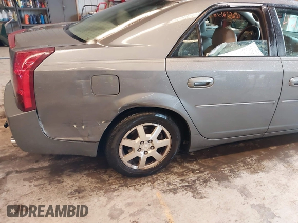 2005 Cadillac CTS z VIN 1G6DP567750131547, wystawiony jako IAAI lot #42525601 z przebiegiem 68 944 mil mil oraz . Historia ofert i sprzedaży dostępna na DreamBid. Obrazek 13.