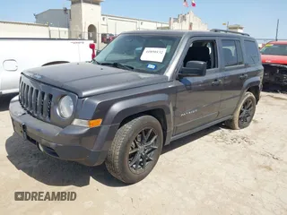 2015 Jeep Patriot Sport z VIN 1C4NJPBA4FD156481, wystawiony jako IAAI lot #41850132 z przebiegiem 240 186 mil mil oraz . Historia ofert i sprzedaży dostępna na DreamBid. Obrazek 2.