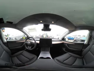 2025 Tesla Model Y Long Range z VIN 7SAYGDED8SF259764, wystawiony jako IAAI lot #42095888 z przebiegiem 2 685 mil mil oraz . Historia ofert i sprzedaży dostępna na DreamBid. Obrazek 19.