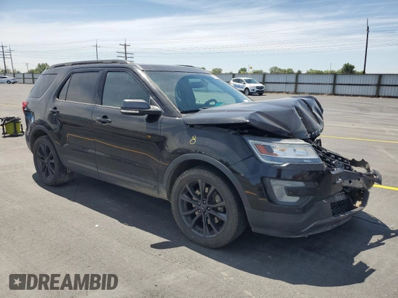 2017 Ford Explorer XLT with VIN 1FM5K8D81HGA05513, listed as a Copart auction lot 62492985 with 121,729 mi miles and Salvage title. Bid and sale history available at DreamBid. Image 4.