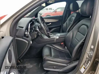 2019 Mercedes-Benz GLC 300 z VIN WDC0G4KB8KF667278, wystawiony jako Copart lot #51425385 z przebiegiem 61 175 mil mil oraz Szkoda całkowita • Salvage title. Historia ofert i sprzedaży dostępna na DreamBid. Obrazek 7.