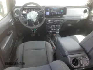 2024 Jeep Wrangler Sport S z VIN 1C4PJXDGXRW334039, wystawiony jako Copart lot #54206225 z przebiegiem 13 528 mil mil oraz Szkoda całkowita • Salvage title. Historia ofert i sprzedaży dostępna na DreamBid. Obrazek 8.