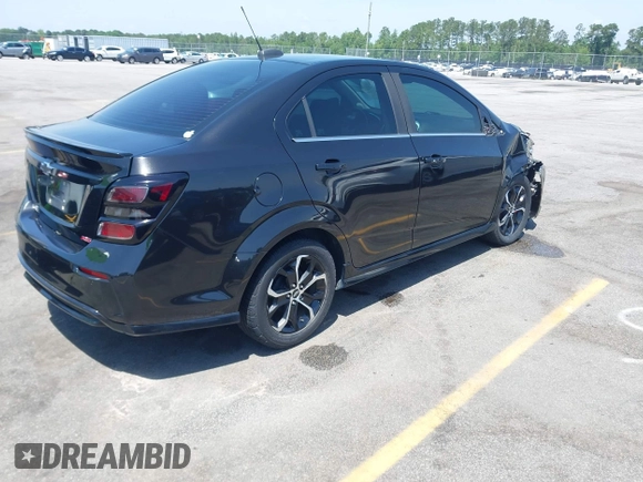 2019 Chevrolet Sonic LT z VIN 1G1JD5SBXK4148018, wystawiony jako IAAI lot #42258275 z przebiegiem 114 348 mil mil oraz . Historia ofert i sprzedaży dostępna na DreamBid. Obrazek 4.