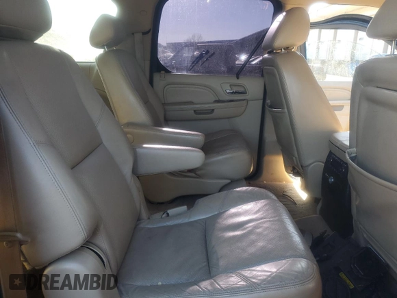 2010 Cadillac Escalade ESV Luxury z VIN 1GYUKHEFXAR213830, wystawiony jako Copart lot #42581145 z przebiegiem 221 132 mil mil oraz Nie do naprawy • Non repairable. Historia ofert i sprzedaży dostępna na DreamBid. Obrazek 11.