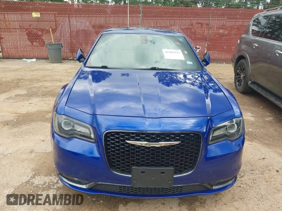 2019 Chrysler 300 S z VIN 2C3CCABG2KH697632, wystawiony jako IAAI lot #42205333 z przebiegiem 82 250 mil mil oraz . Historia ofert i sprzedaży dostępna na DreamBid. Obrazek 6.