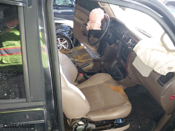 1997 Toyota 4Runner Limited with VIN JT3HN87R9V0073242, listed as a IAAI auction lot 41664630 with 189,225 mi miles. Bid and sale history available at carsss.com. Image 5.