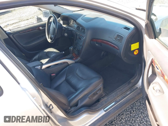 2005 Volvo XC70 with VIN YV1SZ592351183275, listed as a IAAI auction lot 41857415 with 180,934 mi miles and . Bid and sale history available at DreamBid. Image 5.