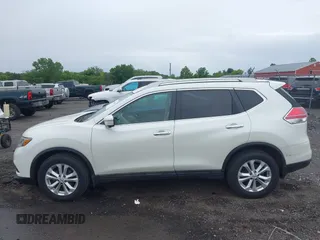 2015 Nissan Rogue SL z VIN 5N1AT2MV2FC842144, wystawiony jako IAAI lot #42347068 z przebiegiem 83 884 mil mil oraz . Historia ofert i sprzedaży dostępna na DreamBid. Obrazek 14.
