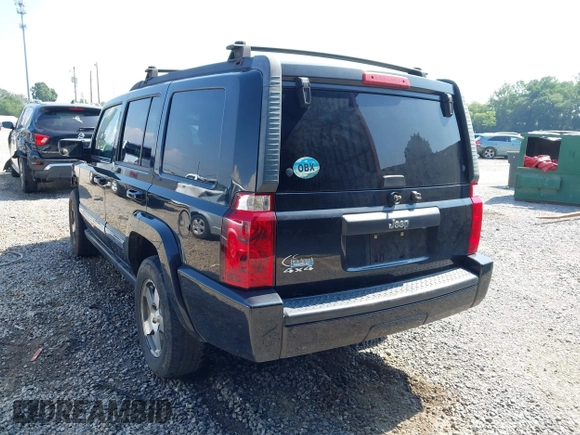 2010 Jeep Commander Sport z VIN 1J4RG4GK0AC157281, wystawiony jako IAAI lot #42581215 z przebiegiem 202 014 mil mil oraz . Historia ofert i sprzedaży dostępna na DreamBid. Obrazek 3.