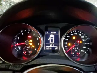 2014 Volkswagen Golf z VIN WVWDB7AJ6EW011682, wystawiony jako Copart lot #54508745 z przebiegiem 109 518 mil mil oraz Szkoda całkowita • Salvage title. Historia ofert i sprzedaży dostępna na DreamBid. Obrazek 9.