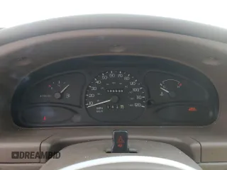 1998 Ford Escort SE z VIN 1FAFP13P2WW324678, wystawiony jako Copart lot #48726065 z przebiegiem 135 540 mil mil oraz Szkody całkowita. Historia ofert i sprzedaży dostępna na DreamBid. Obrazek 9.