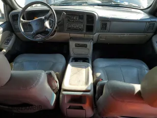 2000 Chevrolet Suburban LT with VIN 3GNEC16T2YG136424, listed as a Copart auction lot 74735894 with 495,172 mi miles and Salvage Title. Bid and sale history available at carsss.com. Image 8.