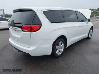 2020 Chrysler Pacifica Touring with VIN 2C4RC1FG4LR135808, listed as a IAAI auction lot 41932205 with 152,073 mi miles. Bid and sale history available at carsss.com. Image 4.