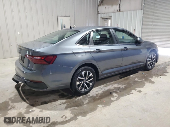 2024 Volkswagen Jetta S z VIN 3VW5M7BU9RM005367, wystawiony jako Copart lot #61485685 z przebiegiem 33 968 mil mil oraz Czysty tytuł • Clean title. Historia ofert i sprzedaży dostępna na DreamBid. Obrazek 3.