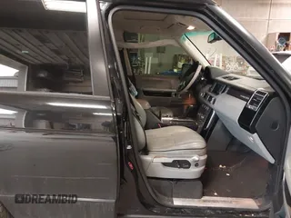 2008 Land Rover Range Rover SC z VIN SALMF13418A290834, wystawiony jako IAAI lot #41833608 z przebiegiem 184 122 mil mil oraz . Historia ofert i sprzedaży dostępna na DreamBid. Obrazek 5.