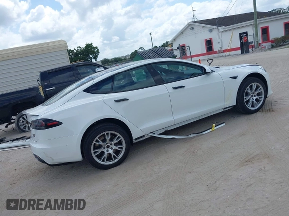 2022 Tesla Model S Plaid with VIN 5YJSA1E6XNF473888, listed as a IAAI auction lot 42141141 with 28,584 mi miles and . Bid and sale history available at carsss.com. Image 4.