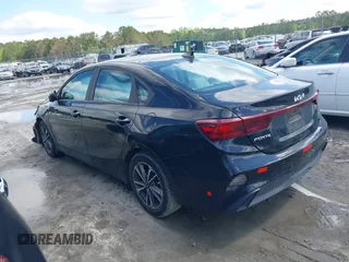2022 Kia Forte LXS z VIN 3KPF24AD8NE419189, wystawiony jako IAAI lot #41983931 z przebiegiem 120 000 mil mil oraz . Historia ofert i sprzedaży dostępna na DreamBid. Obrazek 14.