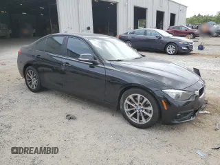 2017 BMW 3 Series 320i z VIN WBA8A9C52HK620440, wystawiony jako Copart lot #54100435 z przebiegiem 104 555 mil mil oraz Szkoda całkowita • Salvage title. Historia ofert i sprzedaży dostępna na DreamBid. Obrazek 4.