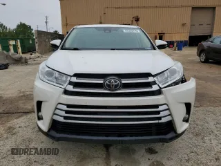 2017 Toyota Highlander LE with VIN 5TDBZRFH8HS371531, listed as a Copart auction lot 59560275 with 87,200 mi miles and Salvage title. Bid and sale history available at DreamBid. Image 5.
