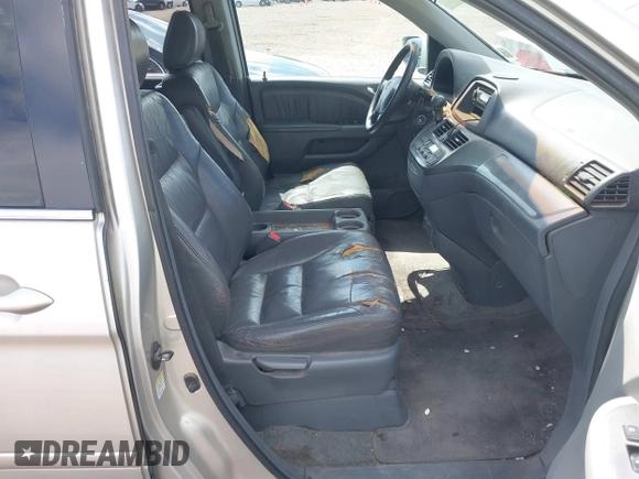 2005 Honda Odyssey EX-L with VIN 5FNRL38655B002926, listed as a IAAI auction lot 42137025 with 209,863 mi miles. Bid and sale history available at carsss.com. Image 5.
