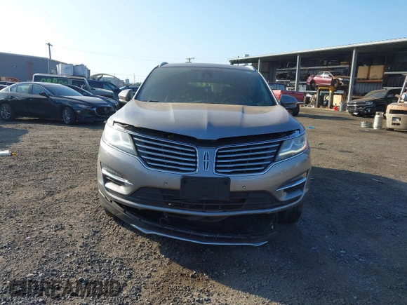 2016 Lincoln MKC Reserve with VIN 5LMTJ3DH0GUJ31789, listed as a IAAI auction lot 41190967 with 92,696 mi miles and . Bid and sale history available at DreamBid. Image 6.