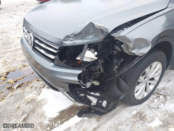 2018 Volkswagen Tiguan S with VIN 3VV0B7AX1JM143571, listed as a IAAI auction lot 41555436 with 72,545 mi miles. Bid and sale history available at carsss.com. Image 6.