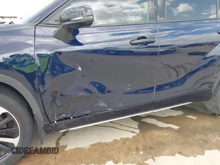 2022 Toyota Highlander XSE z VIN 5TDLZRAHXNS132750, wystawiony jako IAAI lot #42041166 z przebiegiem 39 793 mil mil oraz . Historia ofert i sprzedaży dostępna na DreamBid. Obrazek 19.