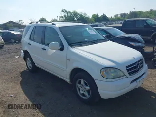 2000 Mercedes-Benz M with VIN 4JGAB54E4YA145383, listed as a IAAI auction lot 42108505 with 266,728 mi miles. Bid and sale history available at carsss.com. Image 1.
