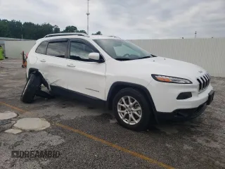 2017 Jeep Cherokee Latitude z VIN 1C4PJMCS5HD226281, wystawiony jako Copart lot #60080625 z przebiegiem 106 777 mil mil oraz Szkoda całkowita • Salvage title. Historia ofert i sprzedaży dostępna na DreamBid. Obrazek 4.