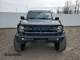 2023 Ford Bronco z VIN 1FMDE5DHXPLC10349, wystawiony jako Copart lot #53951735 z przebiegiem 8 931 mil mil oraz Szkoda całkowita • Salvage title. Historia ofert i sprzedaży dostępna na DreamBid. Obrazek 5.