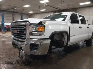 2019 GMC Sierra 2500HD z VIN 1GT12NEY8KF234753, wystawiony jako IAAI lot #42202384 z przebiegiem 44 027 mil mil oraz . Historia ofert i sprzedaży dostępna na DreamBid. Obrazek 6.