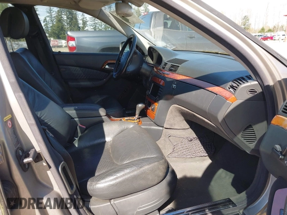 2003 Mercedes-Benz S-Class 4.3L with VIN WDBNG70J23A336796, listed as a IAAI auction lot 41896565 with 259,164 mi miles. Bid and sale history available at carsss.com. Image 5.