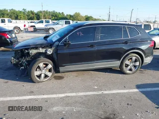 2018 Volkswagen Tiguan SEL Premium with VIN 3VV5B7AX1JM002585, listed as a IAAI auction lot 40495823 with 82,376 mi miles and . Bid and sale history available at DreamBid. Image 18.