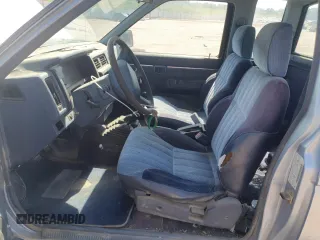 1992 Nissan Frontier SE z VIN 1N6HD16Y8NC358458, wystawiony jako Copart lot #62064905 z przebiegiem 226 678 mil mil oraz Czysty tytuł • Clean title. Historia ofert i sprzedaży dostępna na DreamBid. Obrazek 7.