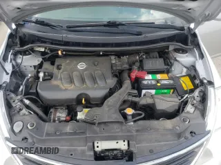 2010 Nissan Versa S z VIN 3N1BC1CP8AL454292, wystawiony jako Copart lot #55031695 z przebiegiem 119 095 mil mil oraz Szkoda całkowita • Salvage title. Historia ofert i sprzedaży dostępna na DreamBid. Obrazek 11.
