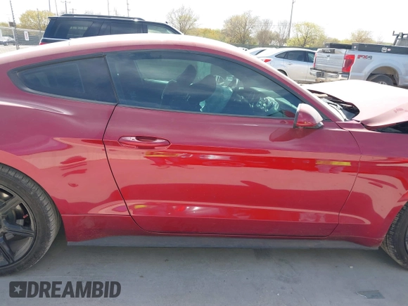 2018 Ford Mustang EcoBoost z VIN 1FA6P8TH2J5137943, wystawiony jako IAAI lot #41782395 z przebiegiem 148 809 mil mil oraz . Historia ofert i sprzedaży dostępna na DreamBid. Obrazek 12.