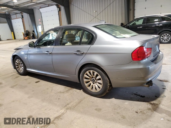 2009 BMW 3 Series 328i xDrive with VIN WBAPK53519A511752, listed as a Copart auction lot 60935025 with 129,307 mi miles and Salvage title. Bid and sale history available at DreamBid. Image 2.