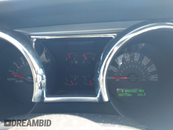2005 Ford Mustang GT Deluxe z VIN 1ZVFT82H155226414, wystawiony jako IAAI lot #42458005 z przebiegiem 202 773 mil mil oraz . Historia ofert i sprzedaży dostępna na DreamBid. Obrazek 7.