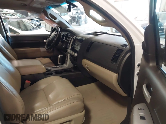 2008 Toyota Tundra Limited z VIN 5TBEV58198S476301, wystawiony jako IAAI lot #41528085 z przebiegiem 230 233 mil mil oraz . Historia ofert i sprzedaży dostępna na DreamBid. Obrazek 5.