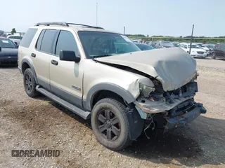 2006 Ford Explorer XLT with VIN 1FMEU738X6UA54701, listed as a IAAI auction lot 40302306 with 194,747 mi miles. Bid and sale history available at carsss.com. Image 1.