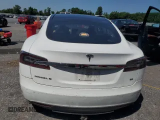 2013 Tesla Model S z VIN 5YJSA1DN0DFP18592, wystawiony jako Copart lot #62151505 z przebiegiem 192 283 mil mil oraz Szkoda całkowita • Salvage title. Historia ofert i sprzedaży dostępna na DreamBid. Obrazek 6.