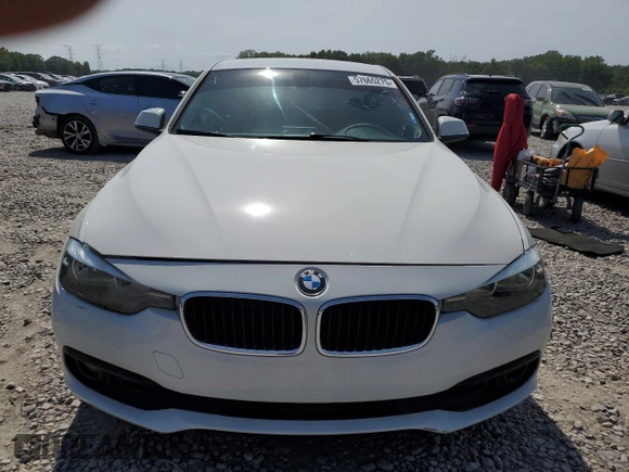 2017 BMW 3 Series 320i z VIN WBA8E1G3XHNU18555, wystawiony jako Copart lot #57665275 z przebiegiem Nie podano mil oraz Szkoda całkowita • Salvage title. Historia ofert i sprzedaży dostępna na DreamBid. Obrazek 5.