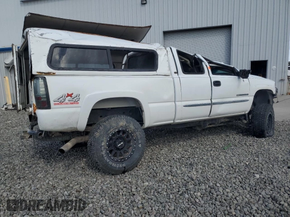 2003 GMC Sierra 2500HD SLE z VIN 1GTHK29U83E116147, wystawiony jako Copart lot #57079385 z przebiegiem Nie podano mil oraz Szkoda całkowita • Salvage title. Historia ofert i sprzedaży dostępna na DreamBid. Obrazek 3.