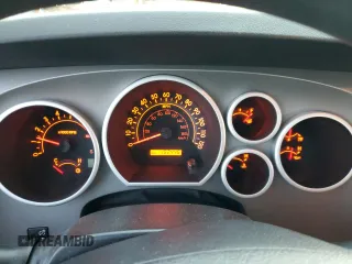 2010 Toyota Tundra z VIN 5TFDW5F1XAX142538, wystawiony jako Copart lot #83667104 z przebiegiem 192 446 mil mil oraz Szkoda całkowita • Salvage title. Historia ofert i sprzedaży dostępna na DreamBid. Obrazek 9.