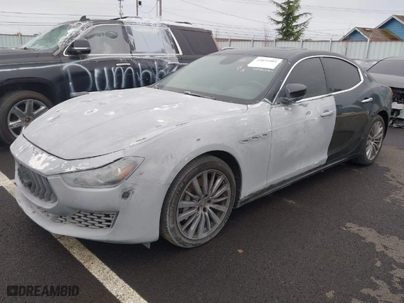 2018 Maserati Ghibli with VIN ZAM57XSA8J1284730, listed as a IAAI auction lot 39871081 with 32,908 mi miles. Bid and sale history available at carsss.com. Image 2.