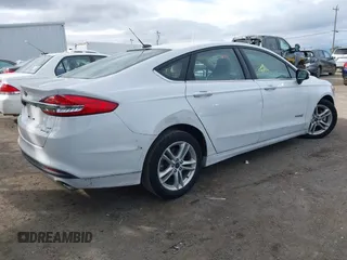 2018 Ford Fusion SE z VIN 3FA6P0LU5JR188171, wystawiony jako IAAI lot #41632358 z przebiegiem 73 677 mil mil oraz . Historia ofert i sprzedaży dostępna na DreamBid. Obrazek 4.